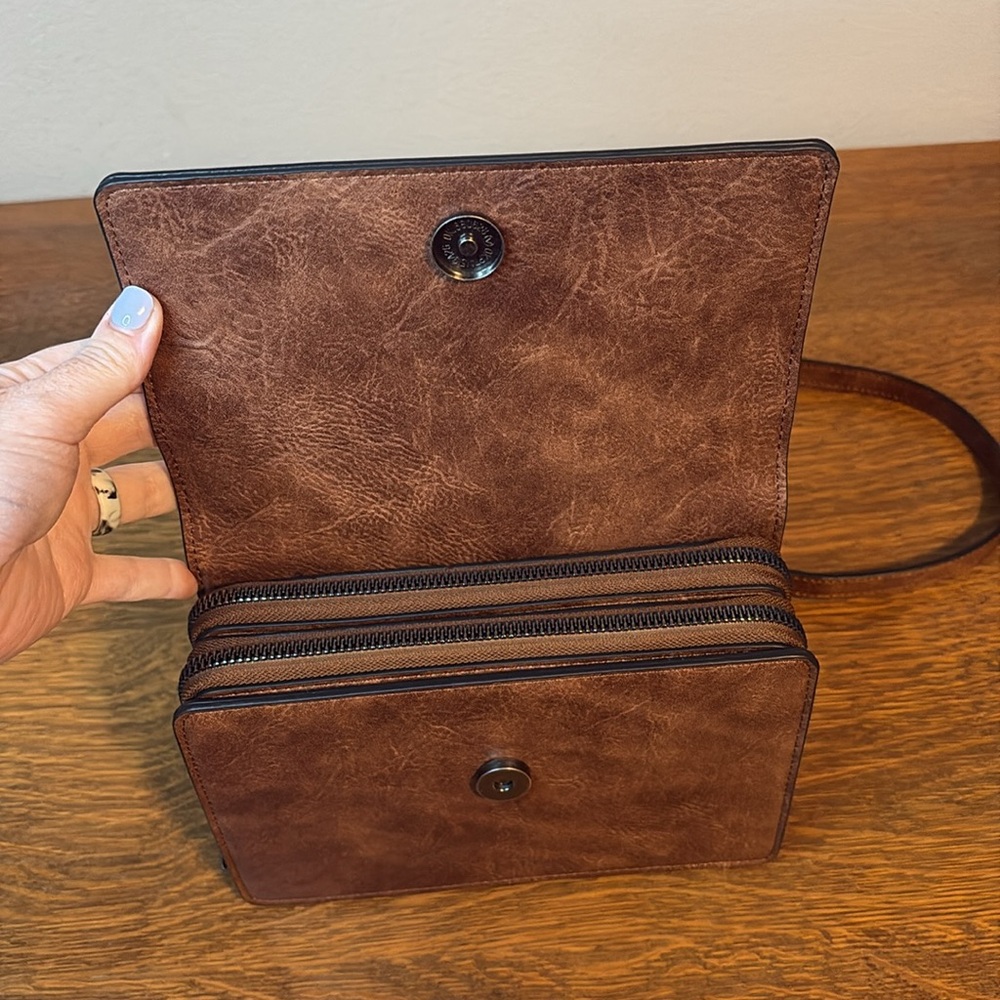 Wrangler Deep Brown Flap Crossbody Purse - Picture 2 of 3